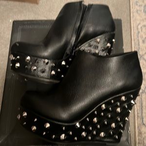 Deena & Ozzy Spike Wedge Boots size 7.5